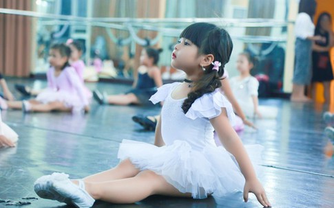 100 em nhỏ Việt Nam gây bất ngờ với màn vũ kịch hoành tráng chưa từng thấy