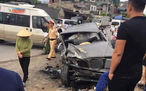 Quảng Ninh: Ô tô mất lái đâm vào xe chở cựu chiến binh