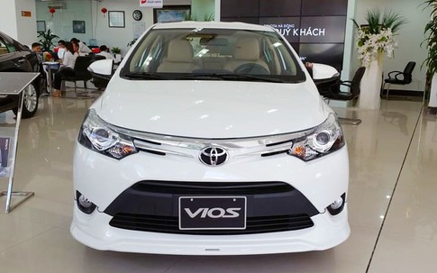 Camry 2018 rẻ bất ngờ, Toyota đồng loạt giảm giá ô tô vụ Tết