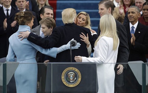 Tình yêu thương lớn lao của vợ đẹp con ngoan đã giúp Donald Trump tỏa sáng trong lễ nhậm chức