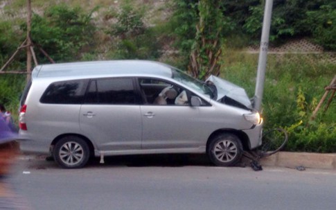 Toyota Innova đâm liên hoàn trên phố, 4 người bị thương