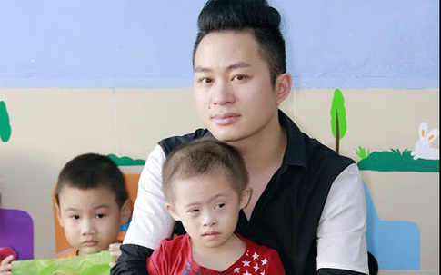 Tùng Dương: "Từ khi lên chức bố tôi dành sự quan tâm nhiều đến các em nhỏ"
