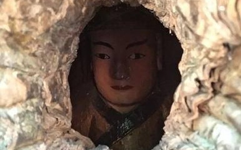 Phát hiện tượng Phật trong ruột cổ thụ nghìn tuổi