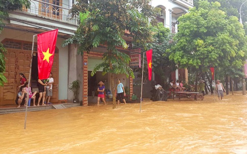 Mưa lớn gây ngập lụt ở Tuyên Quang, thủy điện phải xả lũ