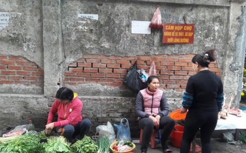 Hà Nội: Tiểu thương kêu cứu vì quán cóc bủa vây chợ Khương Đình