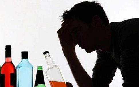 Đánh hàng xóm vỡ hộp sọ vì mâu thuẫn khi uống rượu