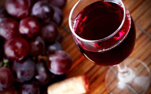 Uống một ly rượu vang đỏ mỗi tối, bạn sẽ thấy rõ những điều kỳ diệu này