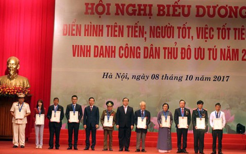 Hà Nội vinh danh 10 công dân ưu tú và biểu dương 790 gương điển hình tiên tiến, "người tốt, việc tốt"