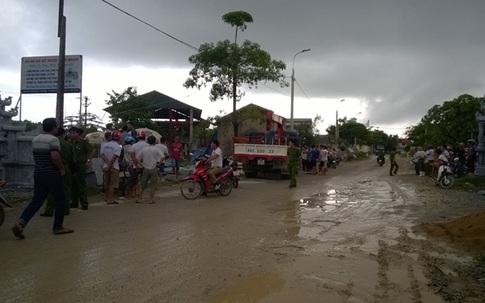 Một công nhân bị phiến đá 2 tấn rơi vào người, tử vong