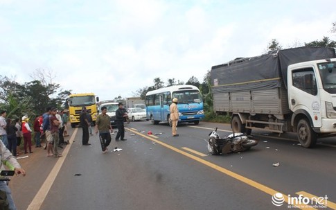 Xe biển xanh gây tai nạn, 2 cô giáo tử vong