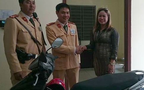 Người phụ nữ bất ngờ nhận lại xe sau 5 năm mất trộm