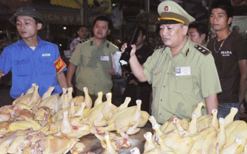 Gần Tết, tiêu huỷ số lượng lớn thực phẩm không đảm bảo an toàn