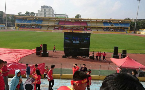 Lắp 15 màn hình "khủng" 60-120 m2 xem U23 Việt Nam đá chung kết