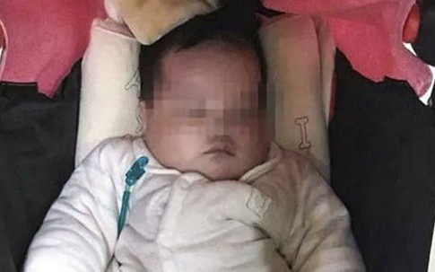 Bé gái 6 tháng bị bỏ lại ở công viên vì bố mẹ hết tiền chữa bệnh