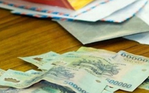 Chị em "con chấy cắn đôi" quay mặt với nhau chỉ vì một chiếc phong bì ngày cưới