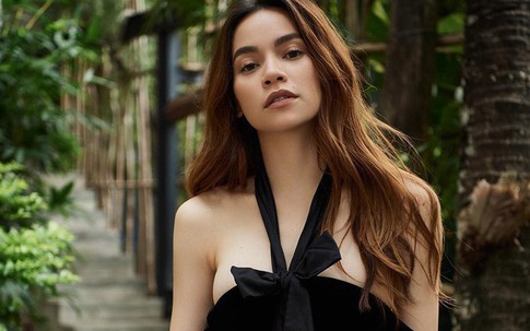 Hà Hồ đẹp quá nhưng phần ngực áo lại khiến người ta lo lo!