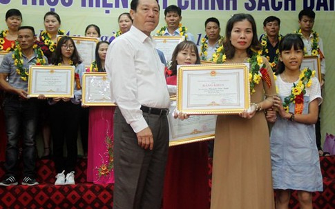 Nghệ An: Biểu dương 30 gia đình giáo dân thực hiện tốt chính sách dân số