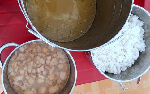 Phụ huynh ở Bà Rịa - Vũng Tàu tố cáo trường cho trẻ ăn cơm gạo mốc