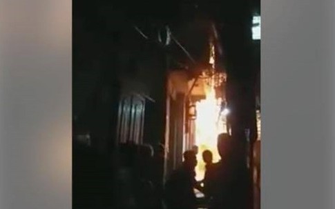 Hà Nội: Bị phóng hỏa trong đêm tối, 3 người trong một gia đình bị thương nặng