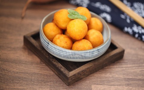 Bánh khoai chiên mà làm kiểu này thì trời se lạnh ăn sẽ ngon mê mẩn