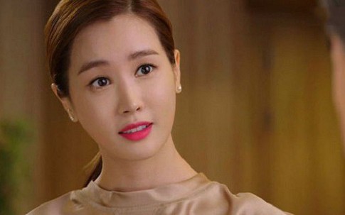 Vắng nhà 1 ngày về thấy đôi dép của mình để sai vị trí, từ đó vợ phát hiện ra một bí mật cay đắng