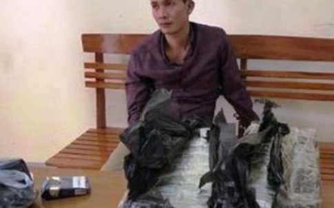 Nghệ An: Bắt 2 đối tượng vận chuyển 30 bánh heroin