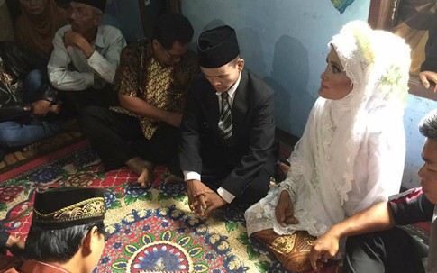 Cụ bà 78 tuổi ở Indonesia gây sốc khi tuyên bố mang thai với chồng 28