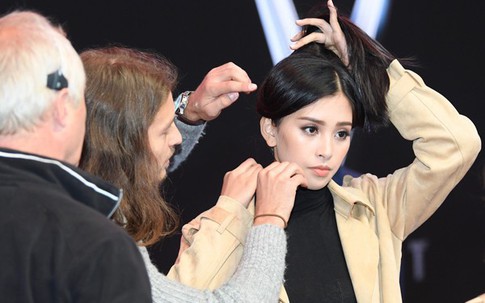 Hoa hậu Trần Tiểu Vy thay đổi "chóng mặt" sau 2 tuần đăng quang