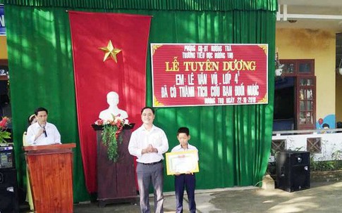 Tặng bằng khen cho học sinh cứu 3 bạn đuối nước