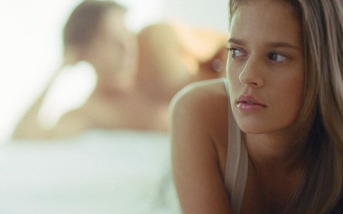 Nỗi day dứt của người vợ trót lên giường cùng với bạn của chồng