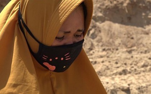 Nỗi đau xé lòng của người vợ mất chồng do sóng thần Indonesia