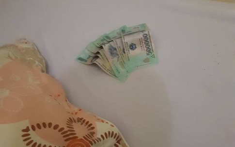 Vào nhà nghỉ cùng bà chị đáng mến, tỉnh dậy thấy 3 triệu trên gối, nam thanh niên "khóc thét"