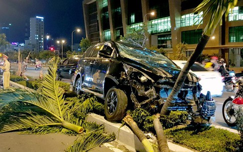 Tài xế say xỉn húc văng xe máy chạy cùng chiều