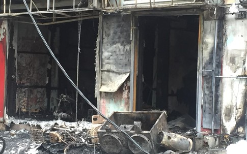 Hà Nội: Nhà 4 tầng bốc cháy, 2 người bỏng nặng