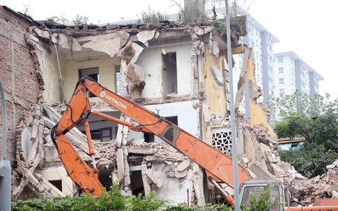 Hình ảnh phá dỡ chung cư khiến nhiều người "lạnh gáy" trên đất vàng Thủ đô
