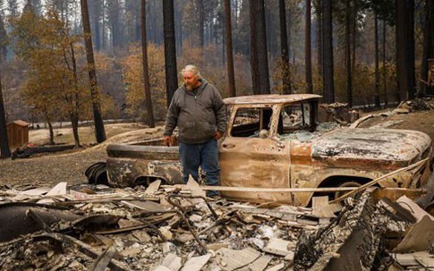 Cuộc chạy trốn khỏi đám cháy rừng ở California của gia đình người Mỹ