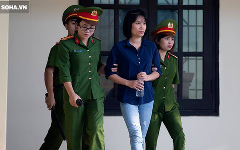 "Bóng hồng" 8X trong đường dây đánh bạc nghìn tỷ than mệt mỏi, vào phòng y tế tại tòa