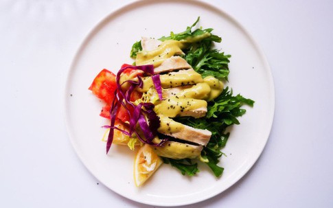 Nếu bạn đang ăn kiêng, đừng bỏ qua món salad gà siêu ngon này!