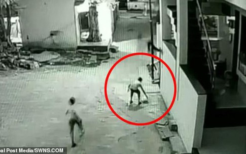 Rơi từ tầng 3 cao 12 mét, cậu bé thoát chết nhờ sự trùng hợp không tưởng