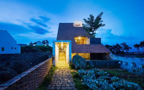 Vợ chồng Việt bỏ phố về quê xây nhà cấp 4 đẹp mê li, lý do khiến ai cũng nể!