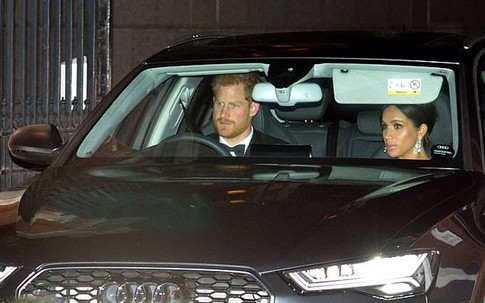 Lý do William và Harry tự lái xe đi dự tiệc