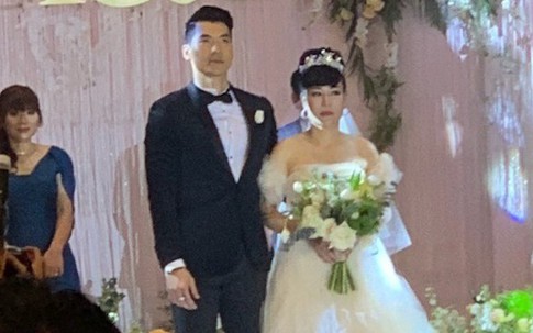 Ảnh đám cưới Trương Nam Thành với doanh nhân hơn tuổi ở Hà Nội
