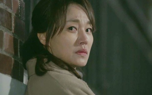 Cô dâu tuổi 30 bất lực xách va li rời nhà chồng đêm tân hôn