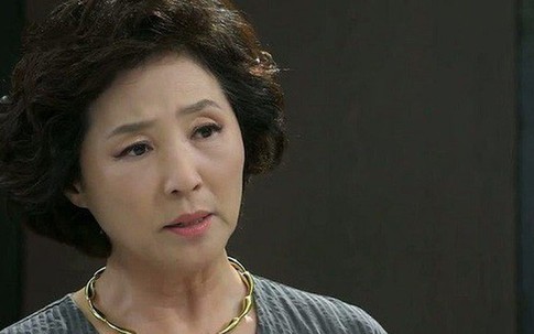 Nửa đêm khát nước xuống nhà, nàng dâu thót tim nghe được toan tính ghê gớm mà bố mẹ chồng định làm với mình