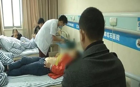 Hai vợ chồng phải dắt nhau vào viện vì có chung sở thích ăn uống tai hại nhiều người có