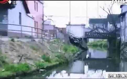 Bị anh rể ở chung nhà nhìn thấy đang mặc đồ ngủ, em vợ không ngờ gánh chịu tai họa