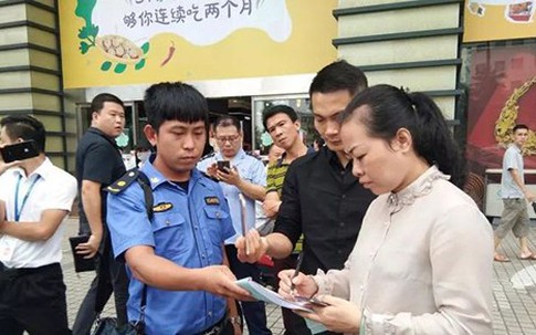 Siêu thị Trung Quốc kêu gọi nữ nhân viên chạy bộ khỏa thân nhận thưởng