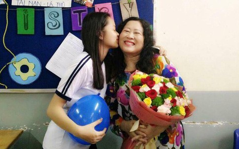 Chiếc phong bì và sự “bấu víu” của phụ huynh