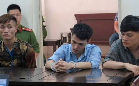 Thanh niên bắn chết người bỗng ngờ nghệch trước tòa