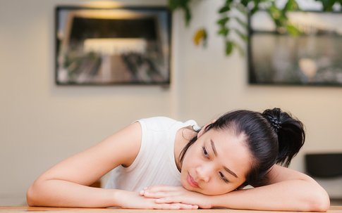 Đuổi tôi đi khỏi nhà vì cho mẹ đẻ tiền, vài hôm sau chồng đã phải quỳ trước cổng nhà tôi vì tờ giấy này
